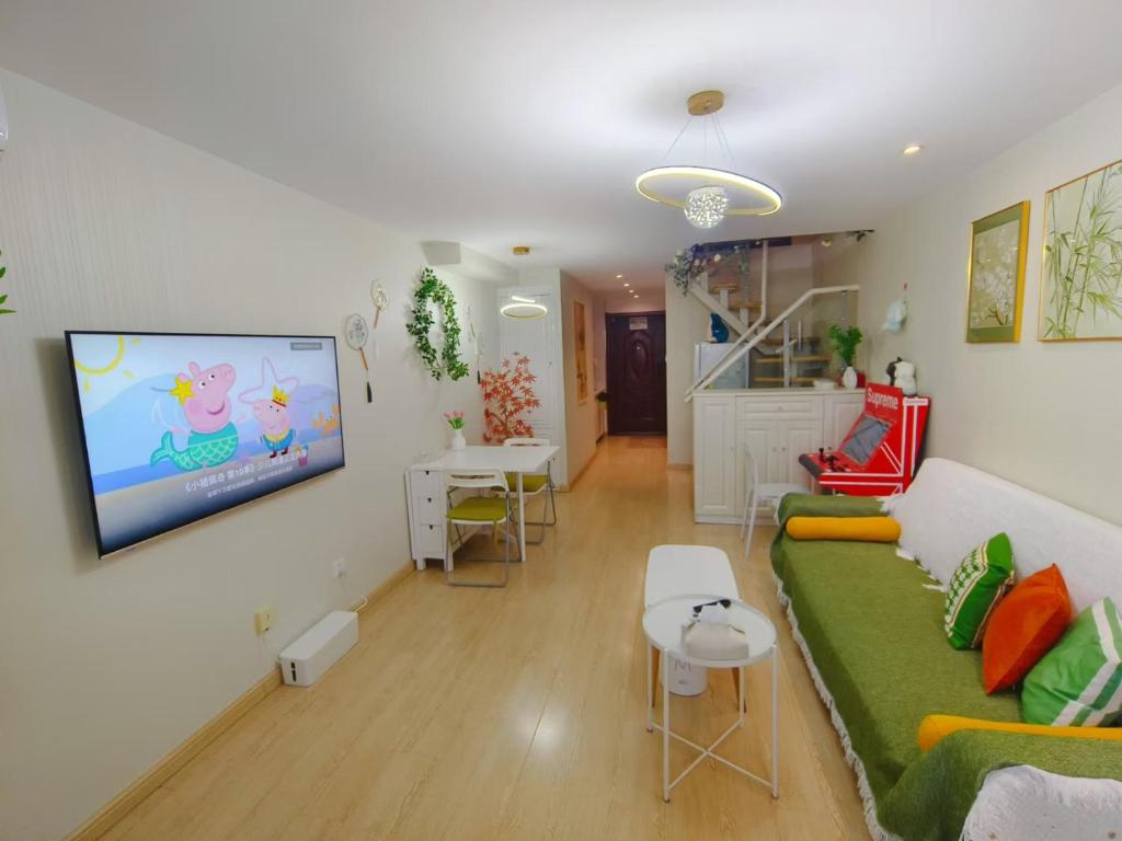 TV a/nebo společenská místnost v ubytování Yu Jing Xuan Boutique Apartment