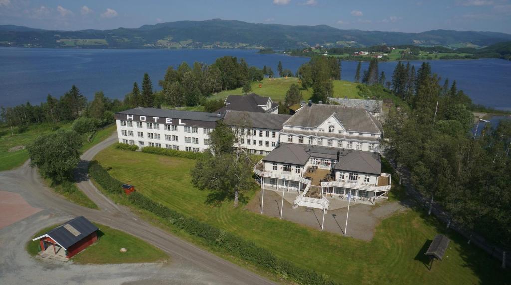 an aerial view of a large building with a lake at Thon Partner Hotel Selbusjøen in Selbu