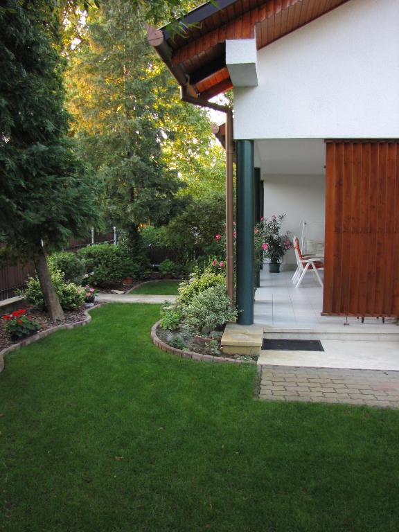 Vonkajšia záhrada v ubytovaní Schmidt apartment