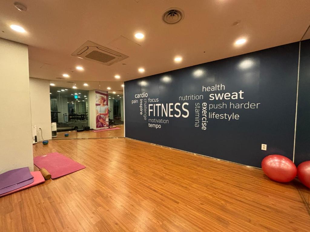 Fitness centrum a/nebo fitness zařízení v ubytování The Hide City