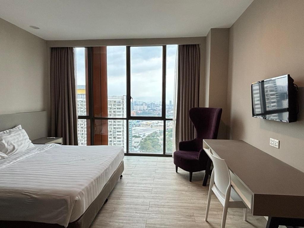 Postel nebo postele na pokoji v ubytování QQ Empire Damansara hotel room