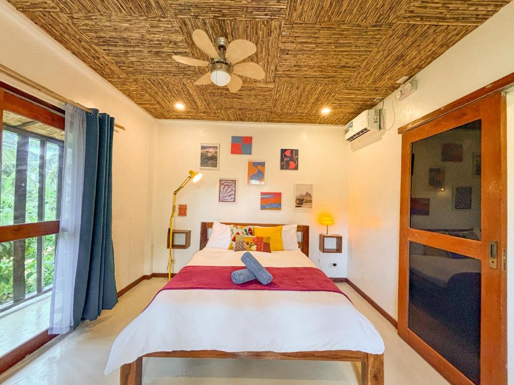 Postel nebo postele na pokoji v ubytování Copacabana Siargao