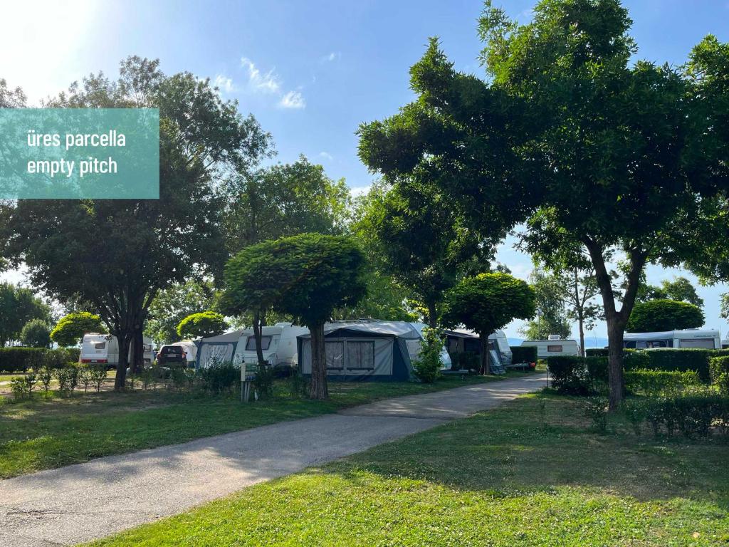 Zahrada ubytování Aranypart Camping & Apartments