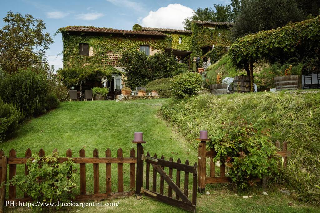 A garden outside Agriturismo & Winery Il Bacio