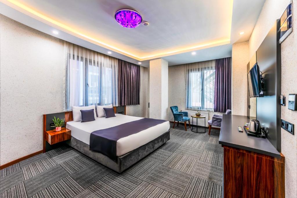 TV a/nebo společenská místnost v ubytování MED Airport Hotel