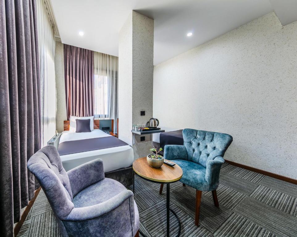Postel nebo postele na pokoji v ubytování MED Airport Hotel