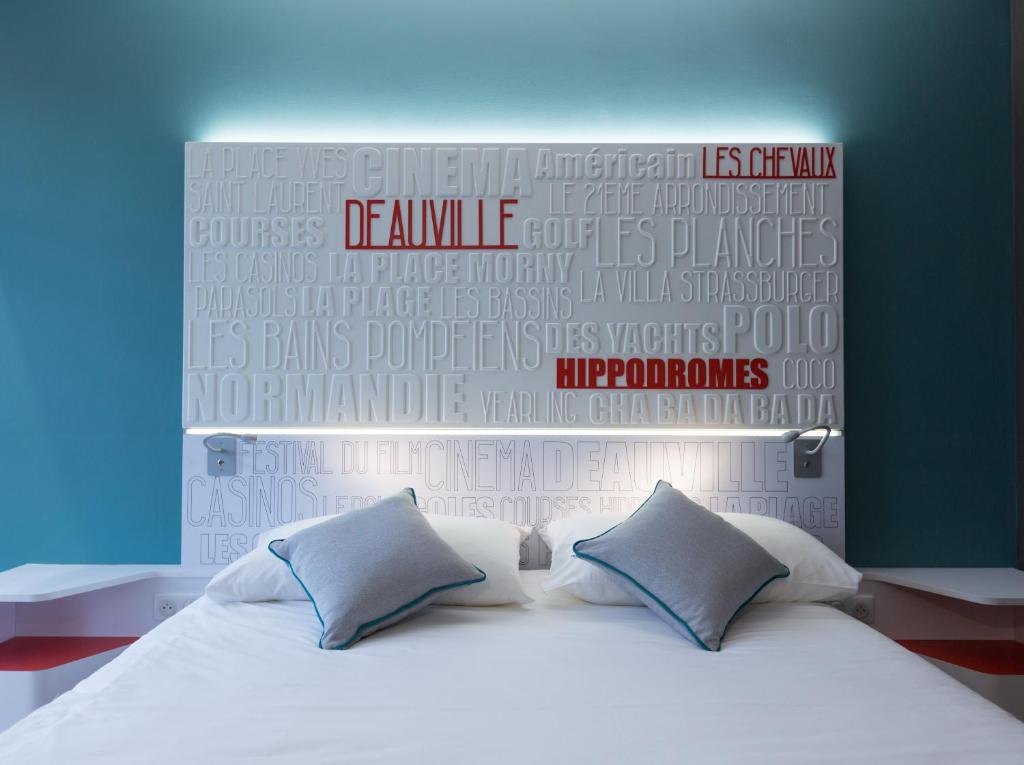Кровать или кровати в номере ibis Styles Deauville Centre