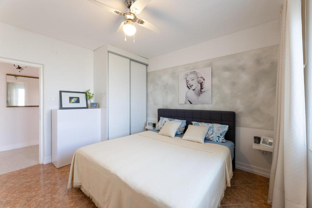 Posteľ alebo postele v izbe v ubytovaní Seaview Pool Villa with cinema up to 26
