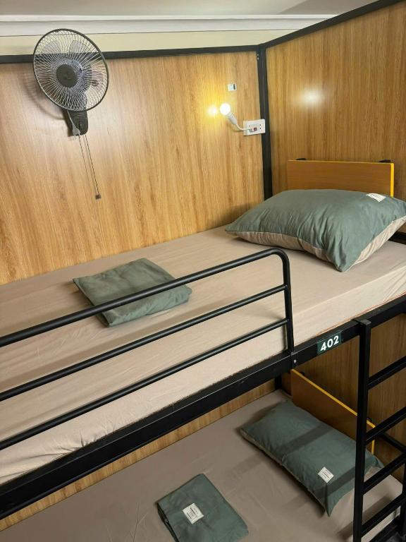 Postel nebo postele na pokoji v ubytování Dreamer Dormitory