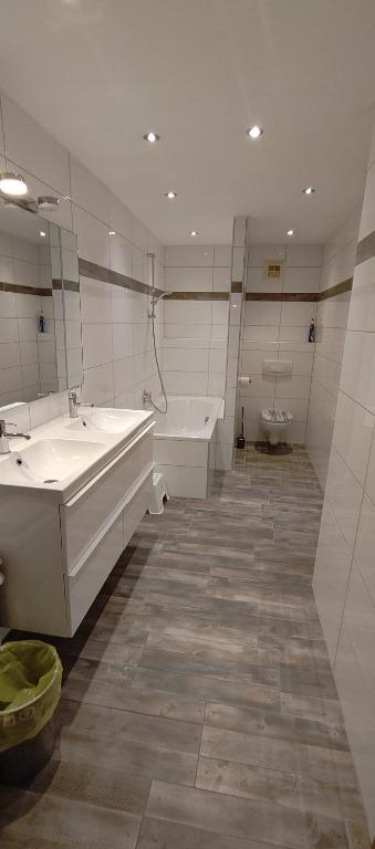 Koupelna v ubytování Hotel Gasthof Markterwirt
