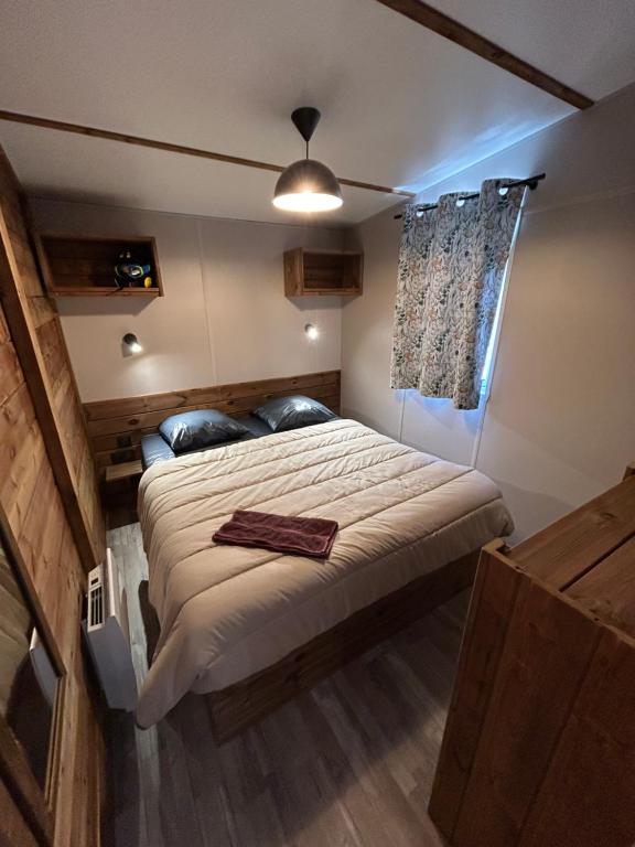 Postel nebo postele na pokoji v ubytování Epicéa Lodge Hôtel et Camping
