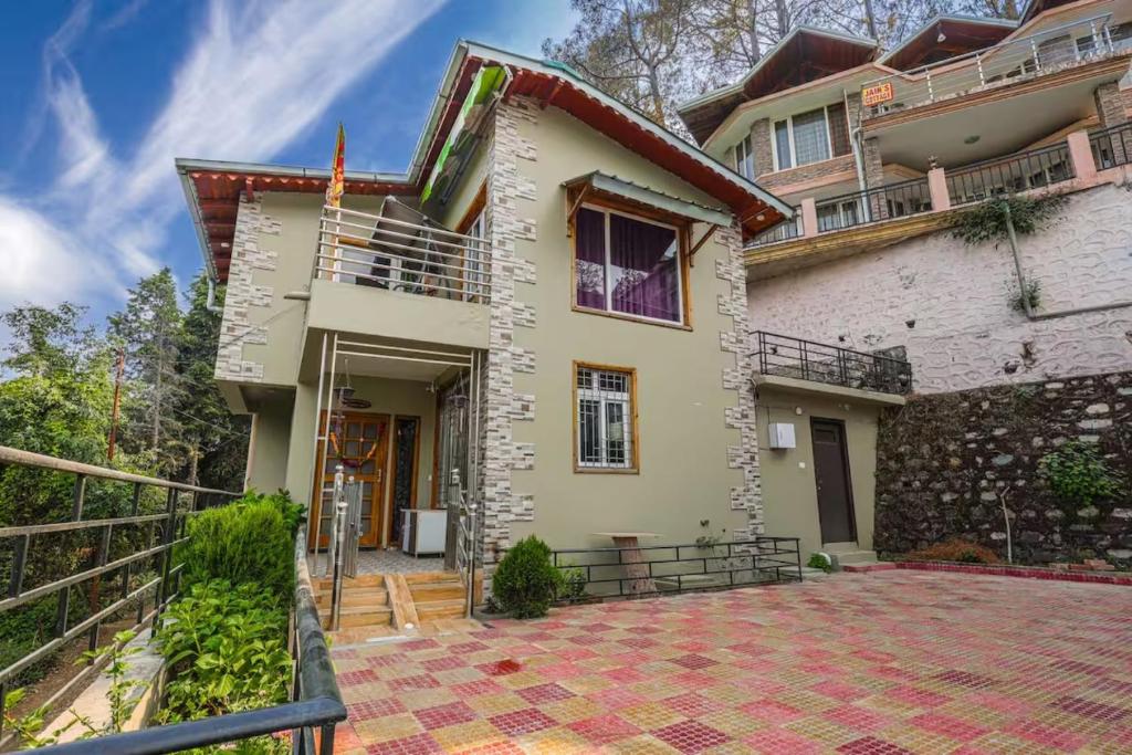 BhowāliにあるNeem Karoli Green Valley Luxury Villaの家像