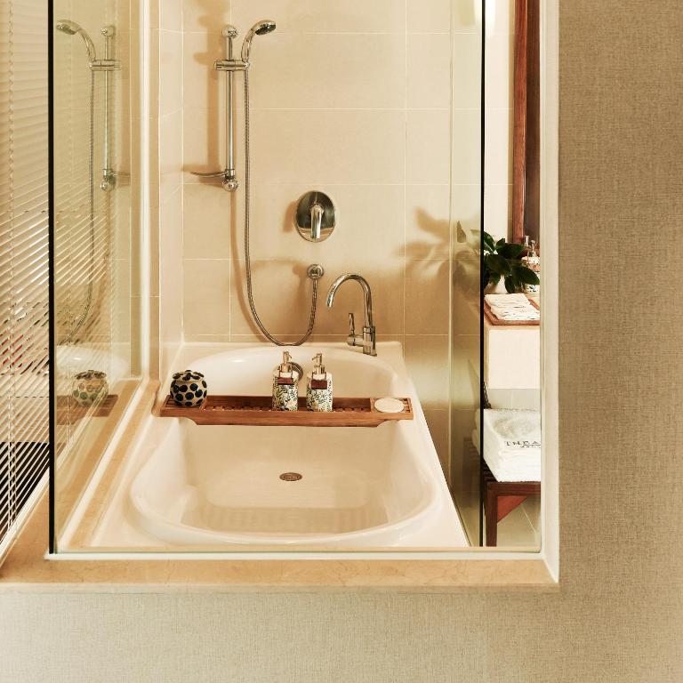 Suite Nhìn Ra Vườn