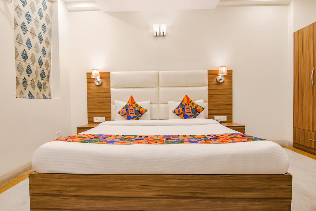 Postel nebo postele na pokoji v ubytování Hotel Leaf 9, Cyber City near Ambience Mall