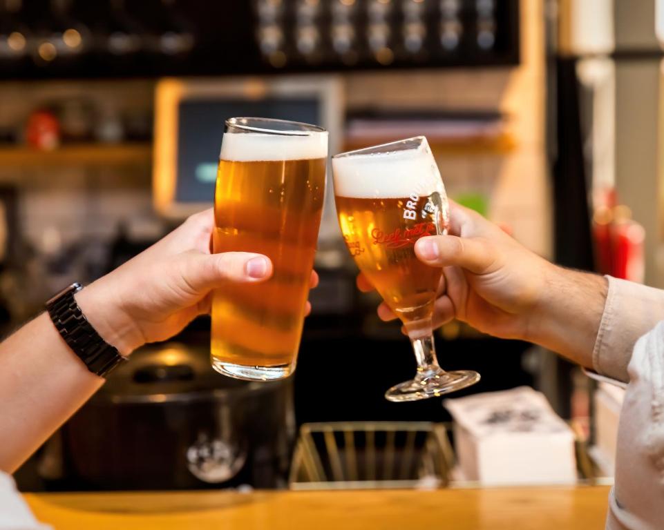 Drankjes bij Hotel Die Port van Cleve