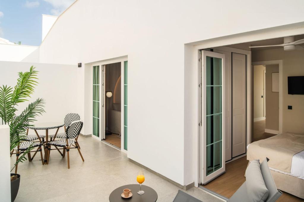 TV a/nebo společenská místnost v ubytování Vita Home Lanzarote I Deluxe Apartments