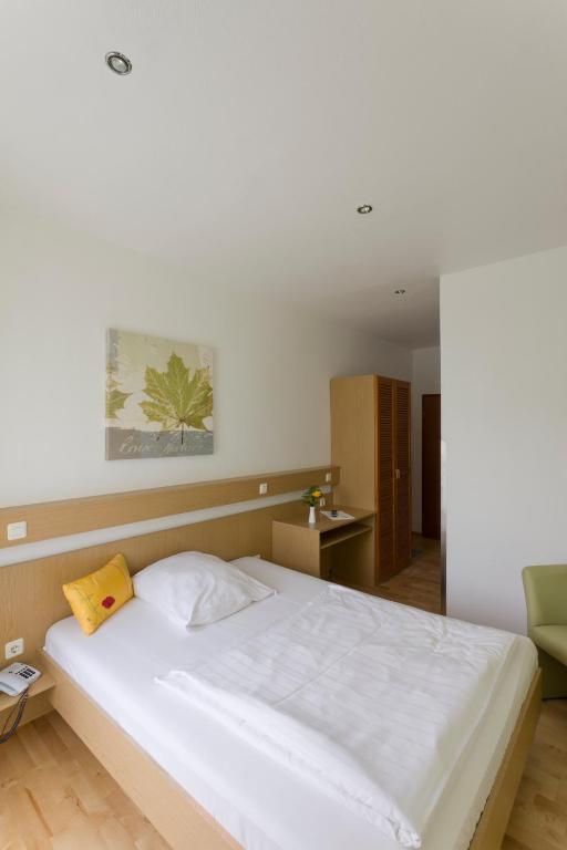 Postel nebo postele na pokoji v ubytování Hotel Aquarius Braunschweig