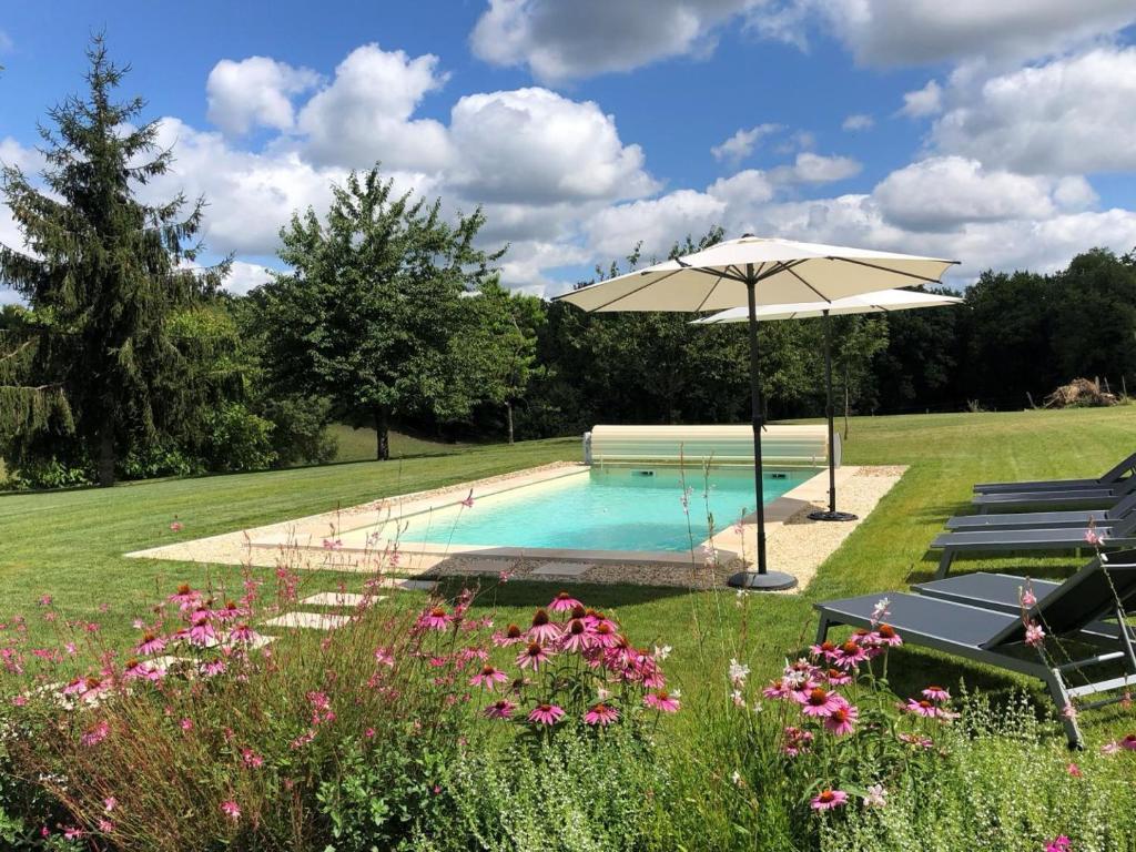 Πισίνα στο ή κοντά στο Aux charmes d'angely