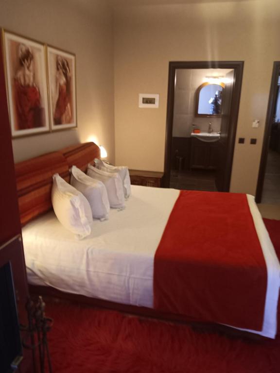 Postel nebo postele na pokoji v ubytování Pandion Luxury Boutique Hotel & Suites with Spa