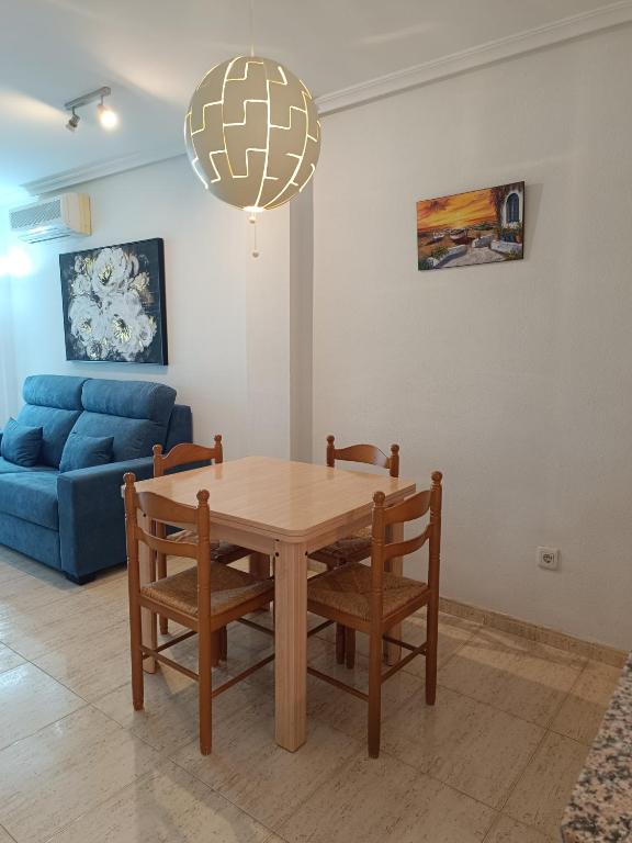 Część wypoczynkowa w obiekcie Bahía de Vera Apartamento Alejandro