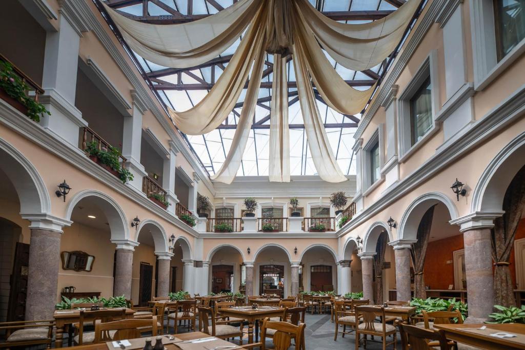 Restaurace v ubytování Hotel Patio Andaluz