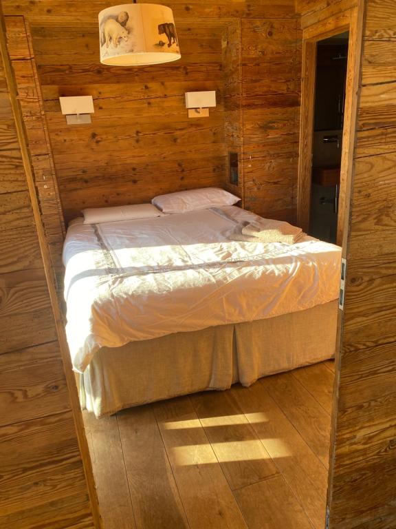 Postel nebo postele na pokoji v ubytování Verbier Valmont in center