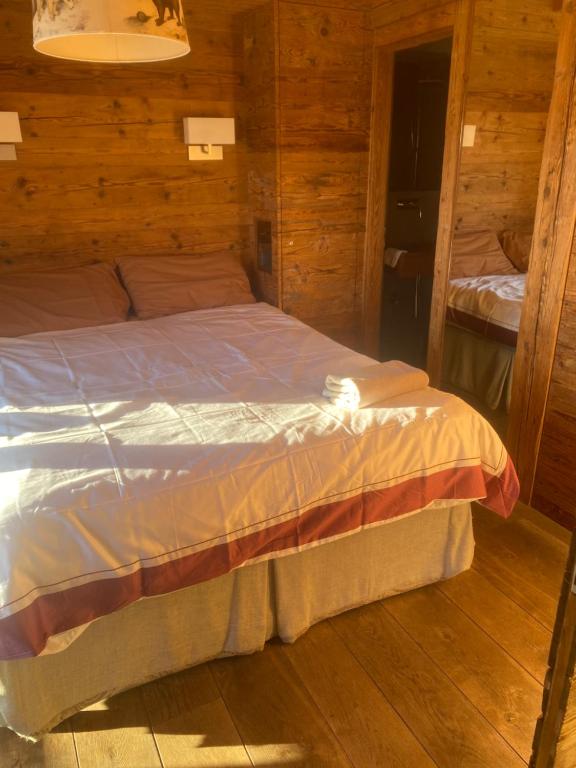 Postel nebo postele na pokoji v ubytování Verbier Valmont in center
