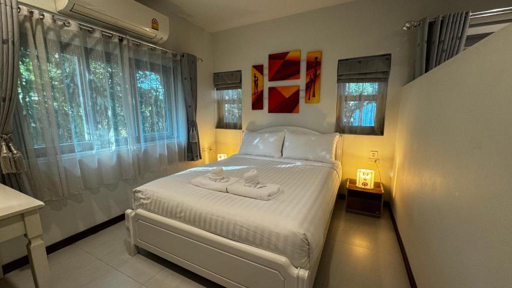 Postel nebo postele na pokoji v ubytování บ้านกันเอง Baan Kun Aeng Homestay