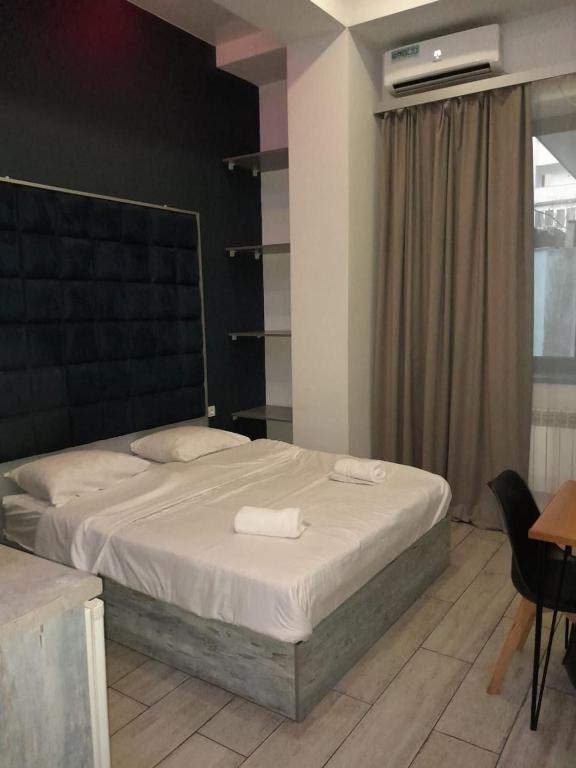 Postel nebo postele na pokoji v ubytování Amiryan by Armani hotels collection