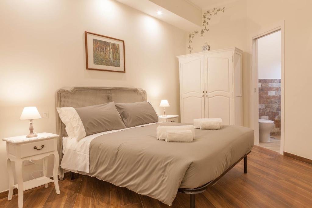 Posteľ alebo postele v izbe v ubytovaní Donna Margherita Rome Suite & Rooms