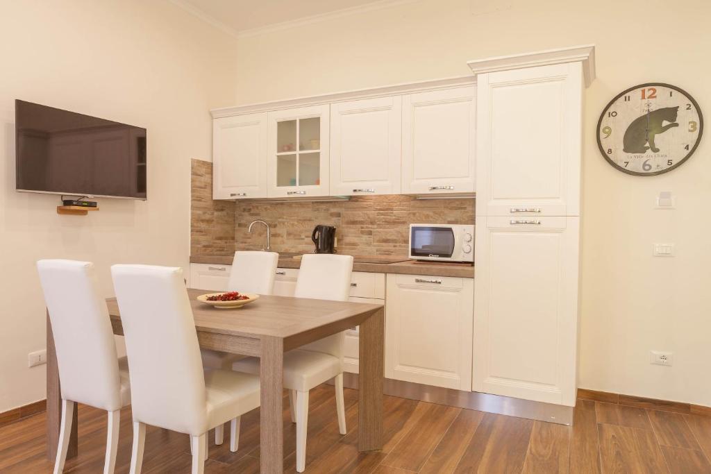 Kuchyňa alebo kuchynka v ubytovaní Donna Margherita Rome Suite & Rooms