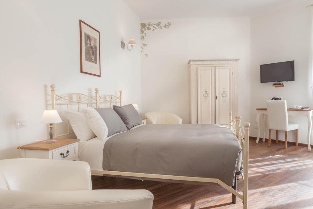 Posteľ alebo postele v izbe v ubytovaní Donna Margherita Rome Suite & Rooms