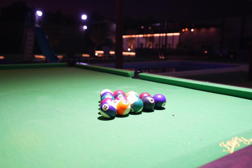 Τραπέζι μπιλιάρδου στο Farm Football court, Jacuzzi, BBQ Sharjah book and make the first impression