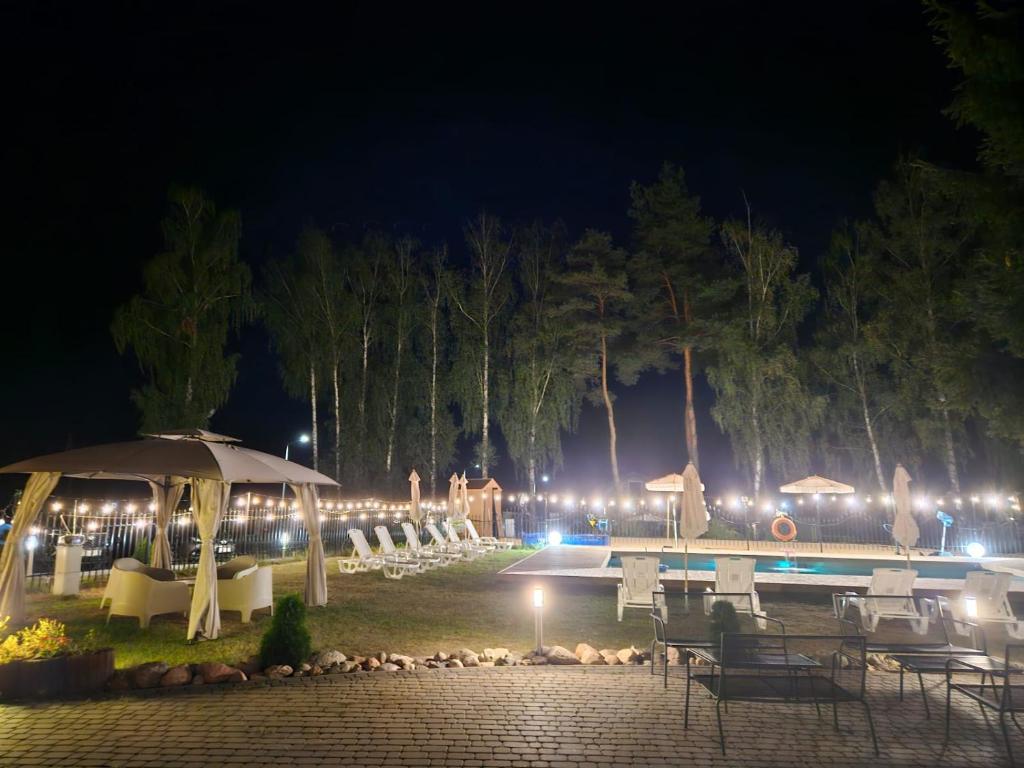 Bazén v ubytovaní SELMENT RESORT Mazury alebo v jeho blízkosti