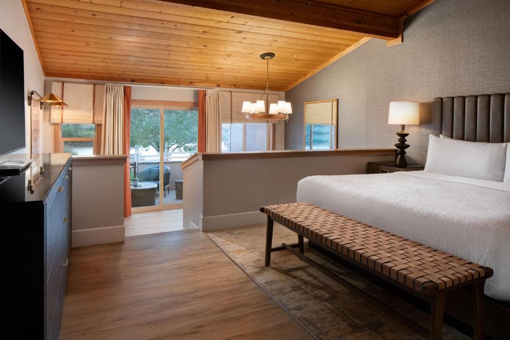 Postel nebo postele na pokoji v ubytování Red Cliffs Lodge Moab