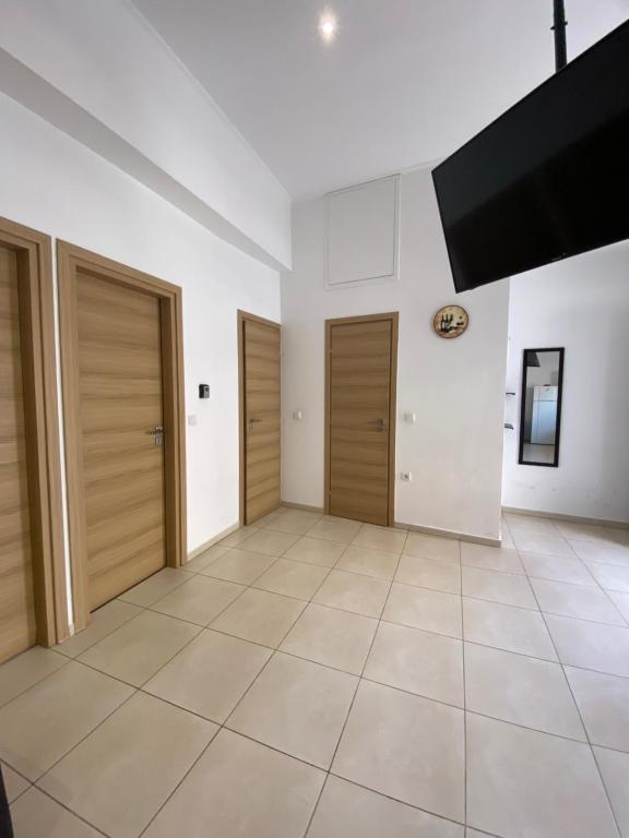 TV a/nebo společenská místnost v ubytování Sisifou Hostel