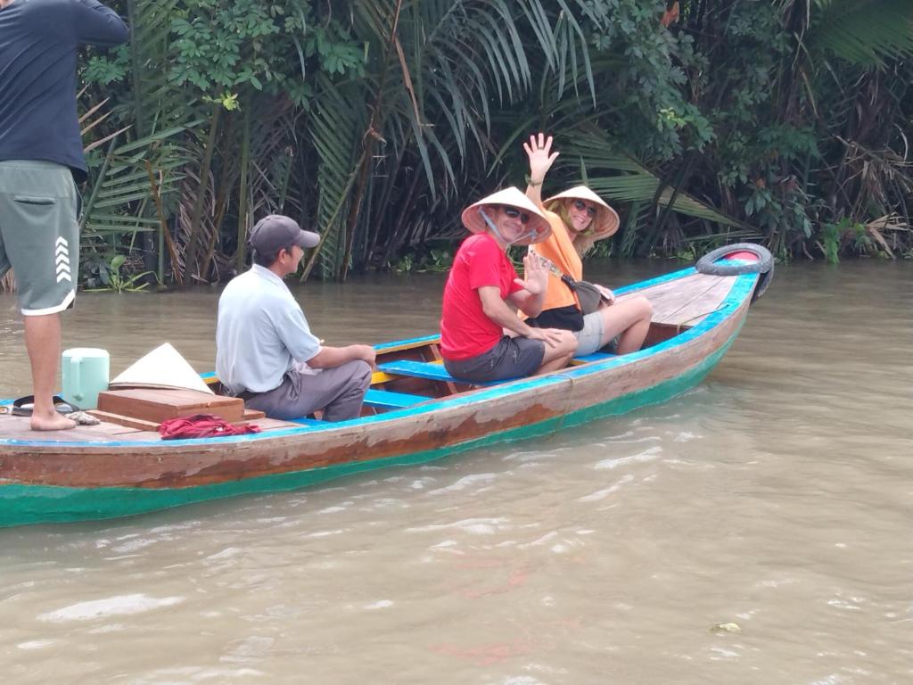Quoc Phuong Riverside Homestay - Bungalow With Garden View