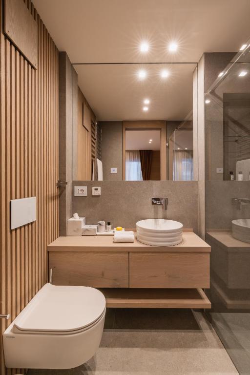 A bathroom at Campiglio WOOD