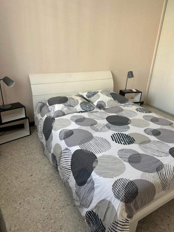 Posteľ alebo postele v izbe v ubytovaní Appartement t4 spacieux 100m2 climatisé