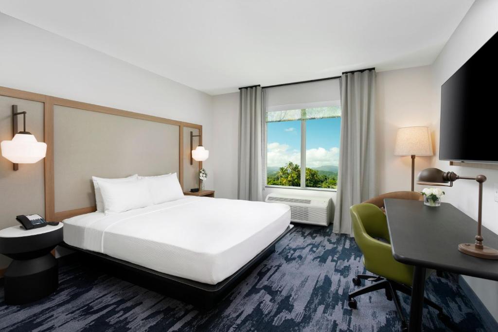 Postel nebo postele na pokoji v ubytování Fairfield by Marriott Luquillo Beach