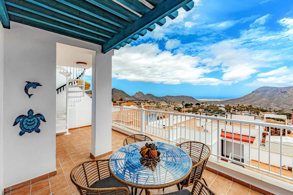 a balcony with a table and chairs and a view at Blue apartment with One bedroom, WiFi and amazing view in Chayofa