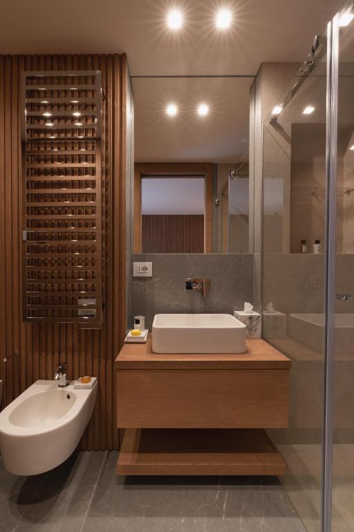A bathroom at Campiglio WOOD
