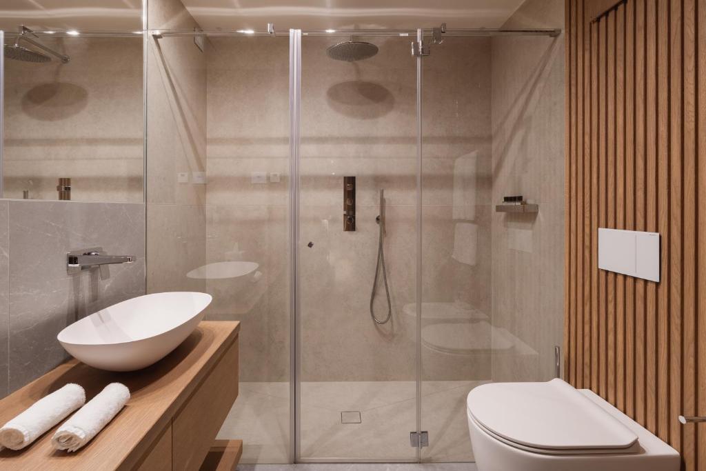 A bathroom at Campiglio WOOD