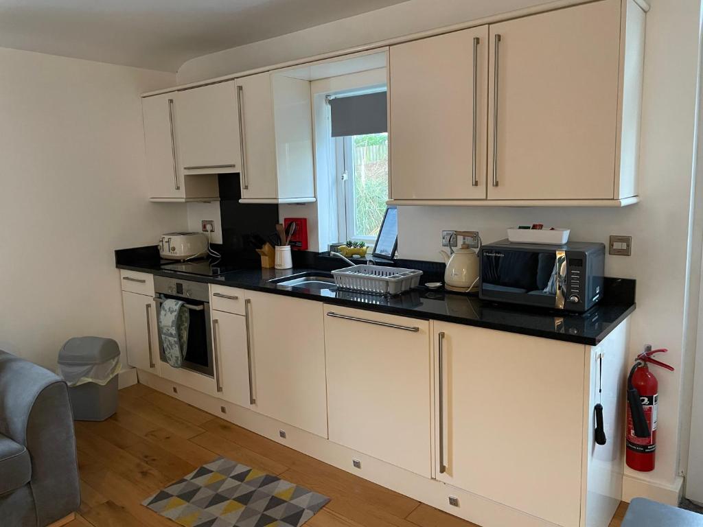 Apartment 4, 11 The Beach 3