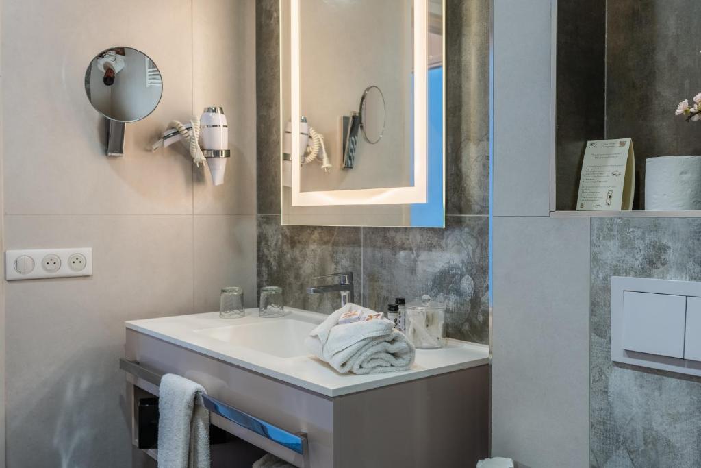 
Triple Room with City View
