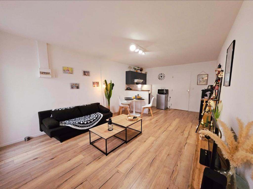 Appartement Cosy Proche Gare - Fibre Optique et Parking - Housity