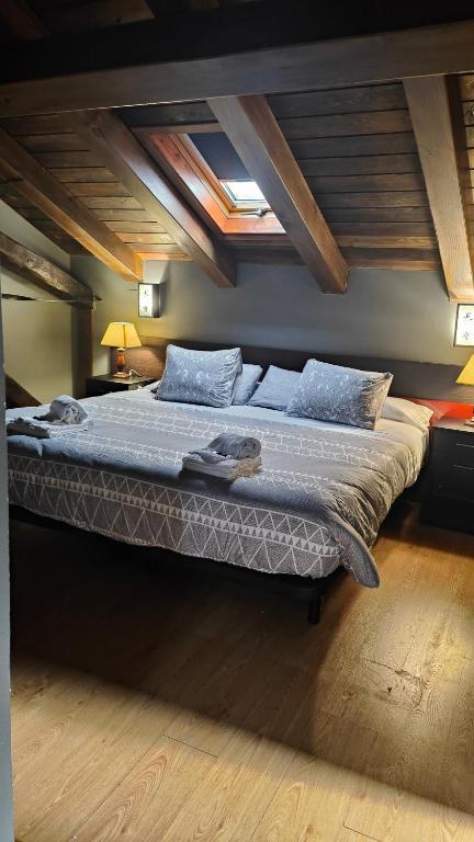 Postel nebo postele na pokoji v ubytování Aiestaenea Apartamentos Rurales