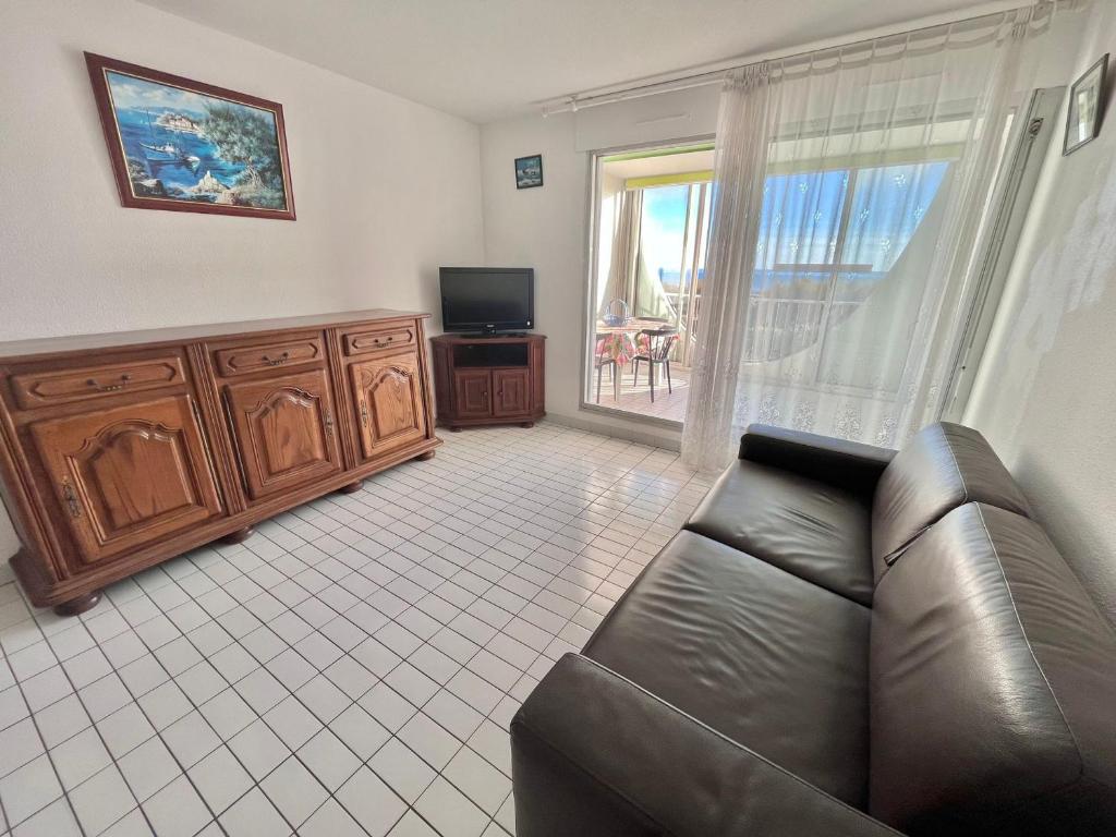Televízia a/alebo spoločenská miestnosť v ubytovaní Bel Appartement T2 - 5 pers, Ligne 1, Plage, Parking - FR-1-716-23