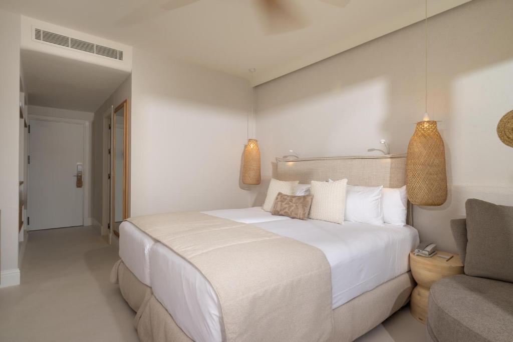 Postel nebo postele na pokoji v ubytování DAIA Slow Beach Hotel Conil - Adults Only Recommended