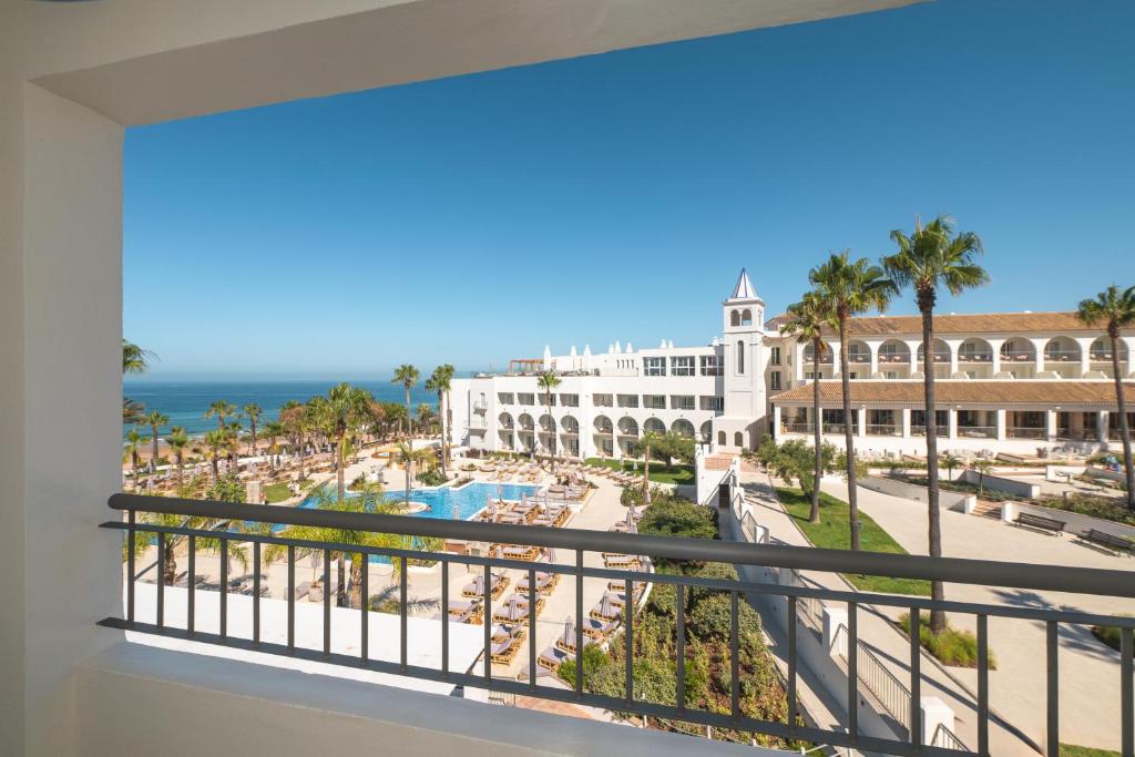 Bazén v ubytování DAIA Slow Beach Hotel Conil - Adults Only Recommended nebo v jeho okolí